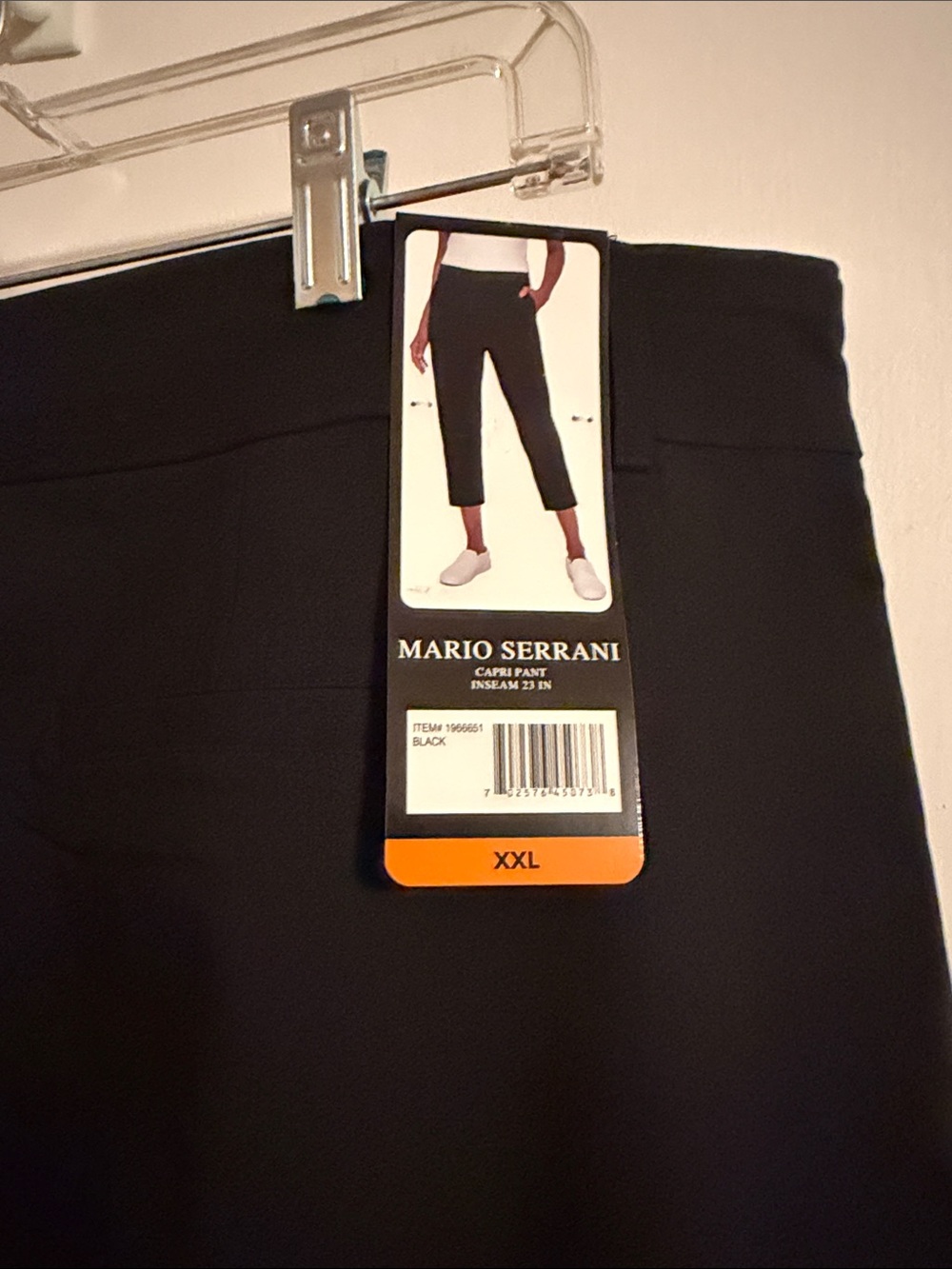 NEW with tags stretch XXL fits 18-22 Mario Serrani Black Capri Pants